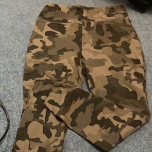 camo leggings